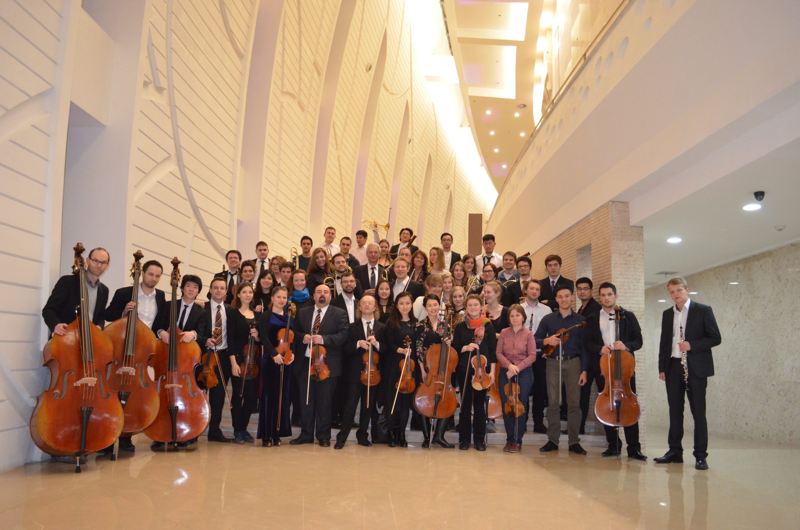 Neue Philharmonie Hamburg / Tigran Mikaelyan